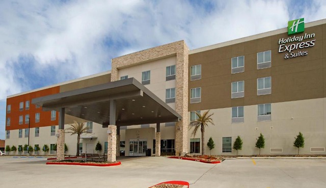 Holiday Inn Express & Suites - Lake Charles South Casino Area by IHG