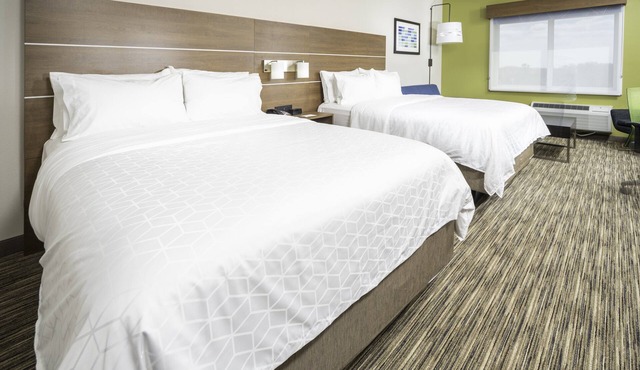 Holiday Inn Express & Suites Fort Myers Airport by IHG