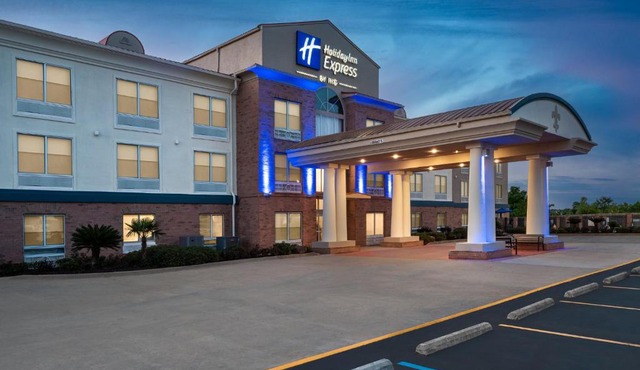 Holiday Inn Express & Suites Alexandria by IHG