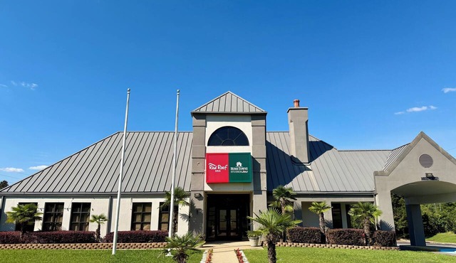 HomeTowne Studios by Red Roof Birmingham - Highway 280 in Birmingham
