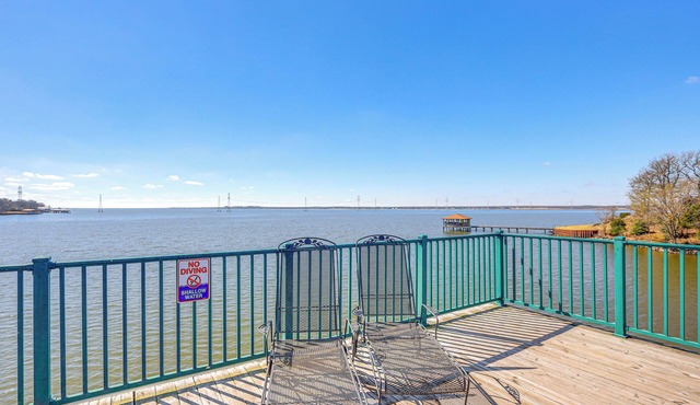 Hot Tub + Deck: Waterfront Lake Limestone Escape!