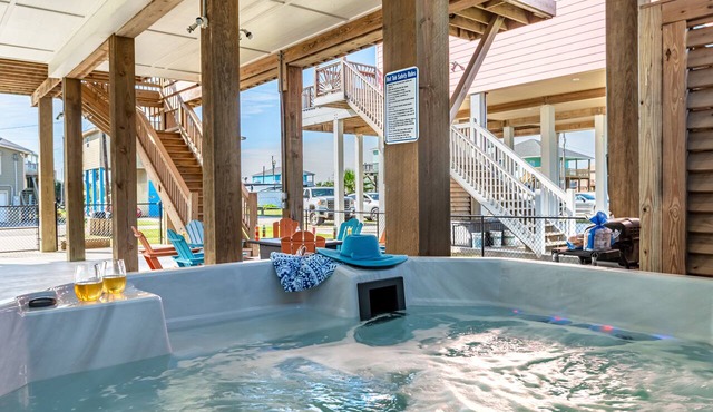 Hot Tub + Firepit! Elevator, Dogs ok - Summer Savings!
