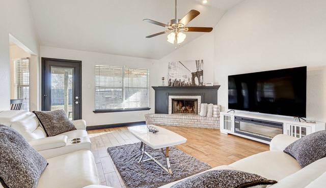Hot Tub & Patio! Family Getaway in Ocean Springs