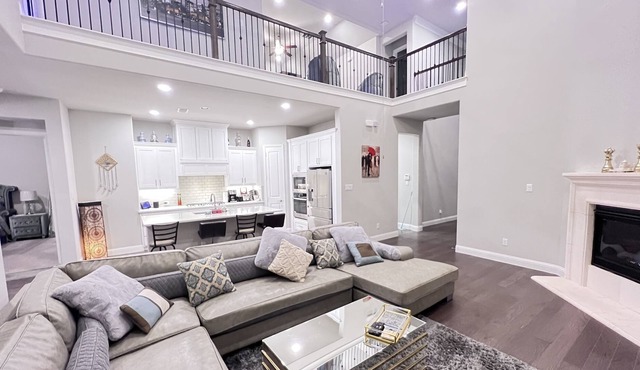 House with a Theater, Game Room and Fireplace! in Irving