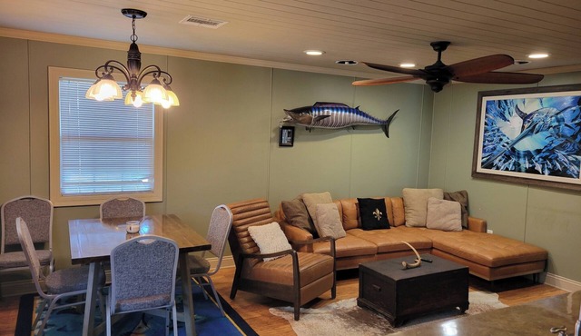 Houseboat (2br, 1ba) Venice Marina