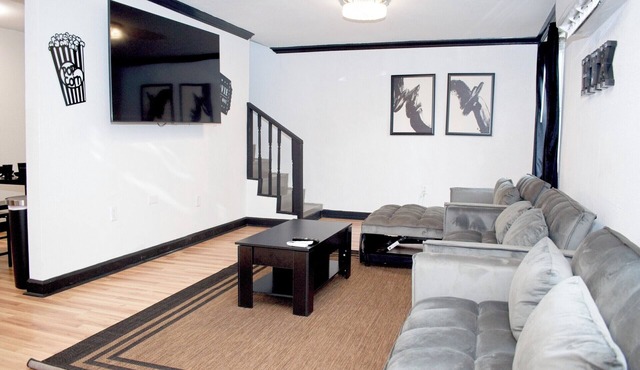 Houston Home by NRG Stadium & Downtown