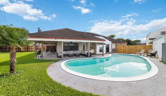 Houston Little Saigon, 4 Bedrooms with Pool, Heart of Houston Asian Town