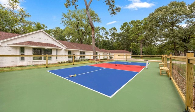 Houston Social Court & Event, Pickleball, Billiard in Houston