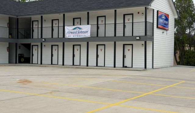 Howard Johnson by Wyndham Hillsboro TX