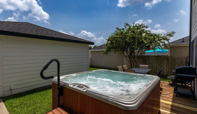 Htown Getaway | Game Room BBQ Fire Pit Sleeps 16