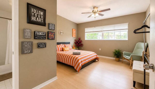 Huge Pool Home, fit up to 14ppl, close to the beach. Central location