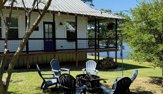 Huguenot Lake Front Cottage on Lake O' the Pines- 2 bedroom, 2 bath with a loft