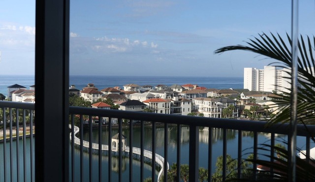 Incredible Ocean Views & Beach - The Heart of Destin Action - Walk to the Beach