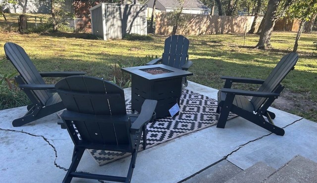Indie vibe fire pit 3 BR minutes to ECU