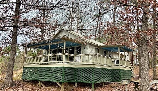 Inviting Lakefront Cabin with Boat Launch near Zwolle, Louisiana