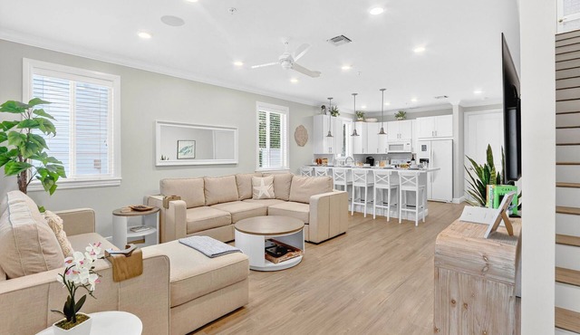 Isla Honeydew: 3 En-Suite Bedrooms, Pool, Dock in Islamorada