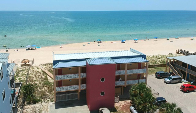 Island Suites - Beachfront, boutique hotel, walk to lighthouse, dining & more