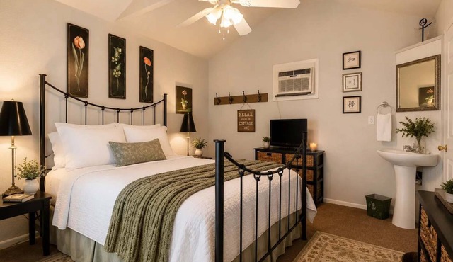 Judge Roy Bean Cottage Pet-Friendly