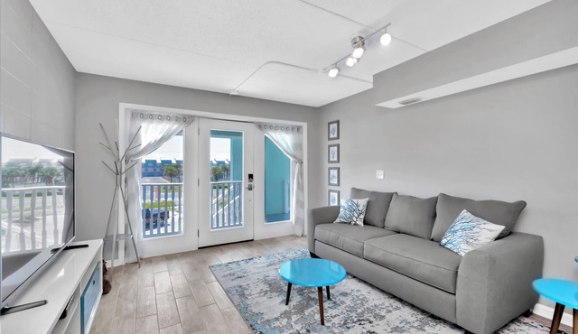 July Stays $100-$150/Nt! Adorable 1 bdrm Cottage-steps to the Gulf! Sleeps 4