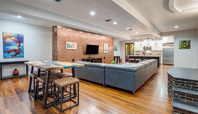 June 31-Aug 9 Now Open*Baytown*Pet Friendly*2 Balconies*Pool*Hot Tub*Kiddie Pool