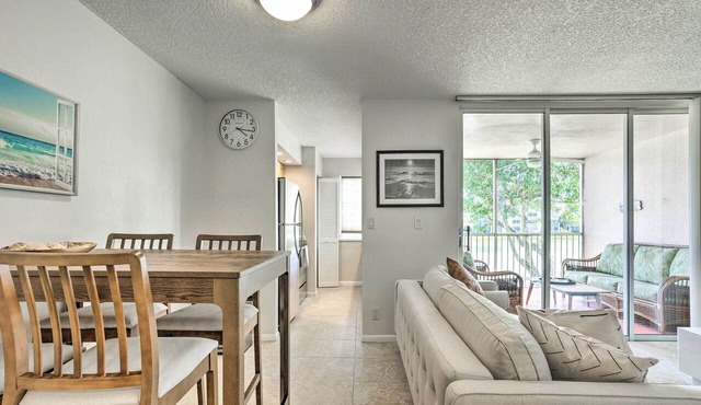 Jupiter Bay Condo w/Pool < Half Mile to Beach!