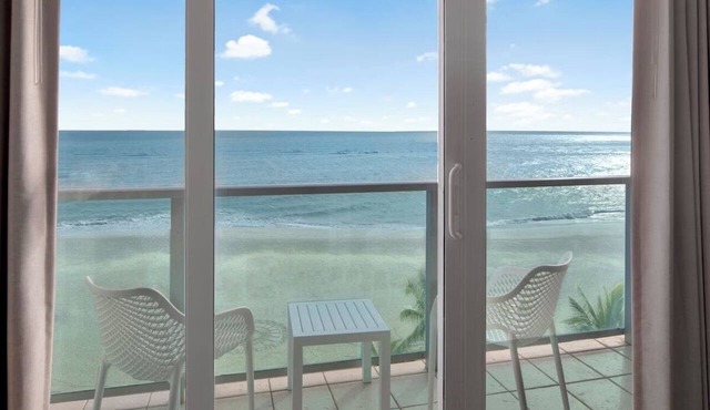 Jupiter Beach Resort – Oceanfront Suite w/2 rooms & 2 baths!