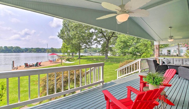 Kayaks & Dock: Lakefront Hot Springs Hideaway