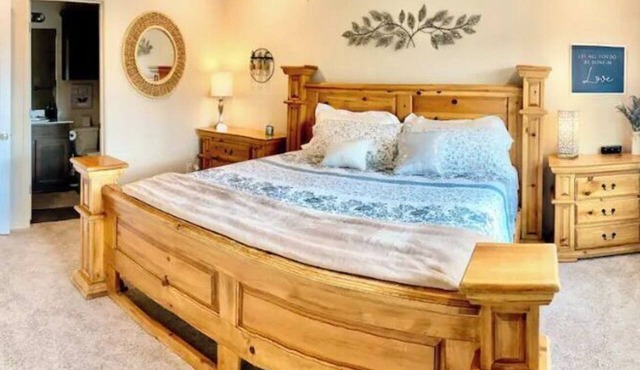 King Bed-Yard-Grill-Long Term Stays Near Fort Hood: Pet Friendly