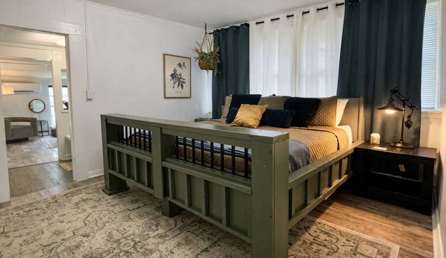 King City Suite/1Bed Downtown Walking Distance