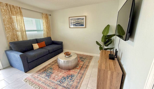 King Suite-Full Kitchen W/D Near Airport & DTWN