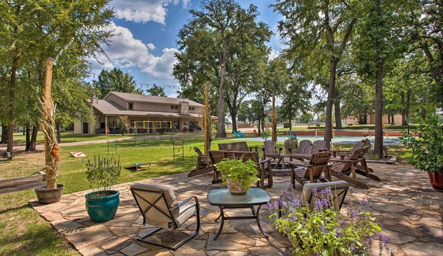 Kingston Home w/Pickleball: Steps to Lake Texoma!