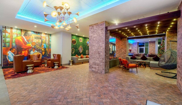 La Quinta Inn & Suites by Wyndham New Orleans Downtown