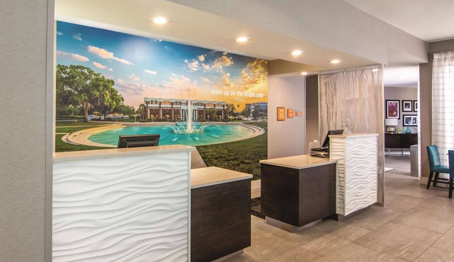 La Quinta Inn & Suites by Wyndham Orlando UCF