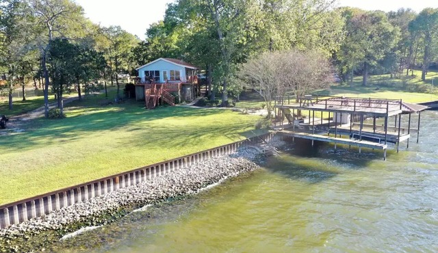Lake escape - 4 Bedroom Lake front property
