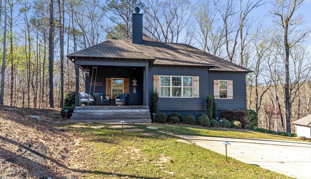 Lake It Easy on Lake Martin - Sleeps 16! 5-bedroom house with views of the lake.