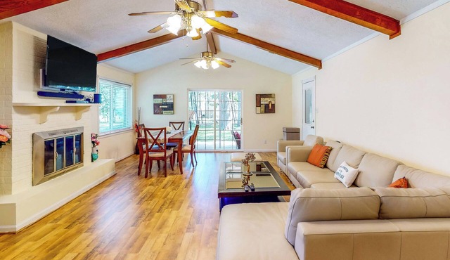 Lake Livingston Hideaway: Peaceful Waterfront Home