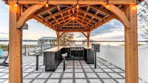 Lake, Pool, HotTub, Game Room, 8 Beds, Sleeps 17 in Winter Haven