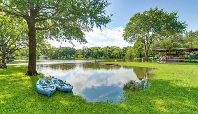 Lake Tawakoni Access + Hot Tub - Wills Point Home!