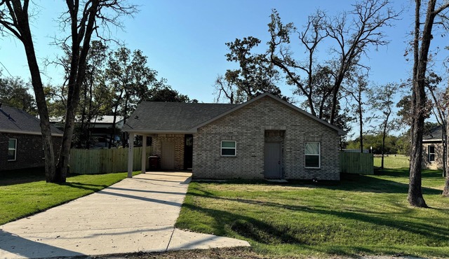 🌅 Lake Town Rental, Fishing Retreat, Walk to Lake Tawakoni