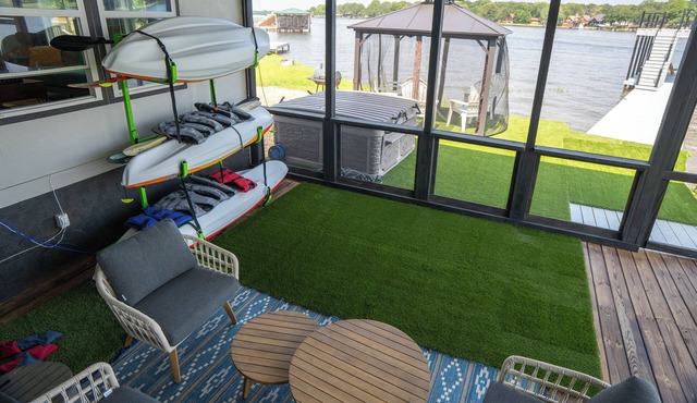 Lakefront Cabin: Fishing, Free Kayak, Jetski, Dock, Swimming, Hot Tub, BBQ,