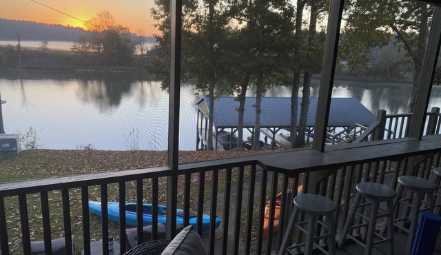 Lakefront Condo on Lake Tuscaloosa. Perfect for summer fun and football weekends