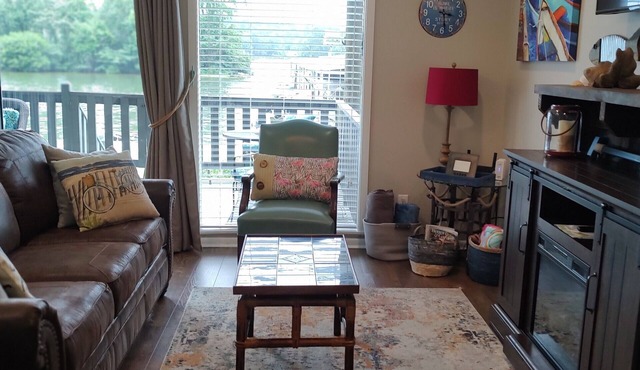 LAKEFRONT Condo on Lake Hamilton