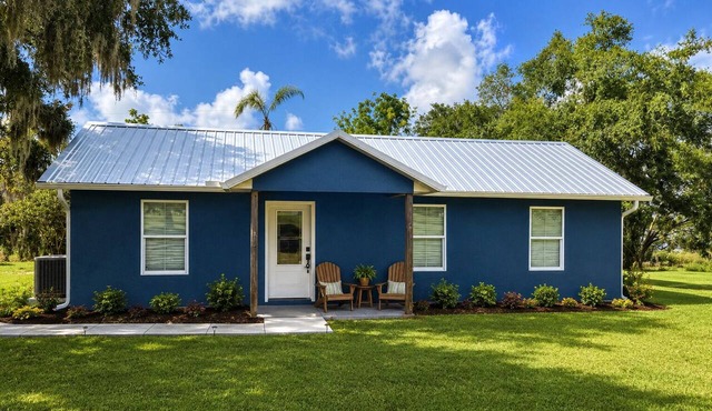 Lakefront Cottage on 12-Acres in Clermont - Privacy!