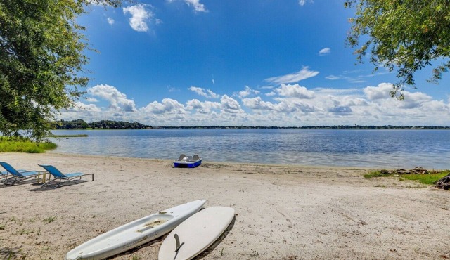 Lakefront Frostproof Retreat with Private Beach