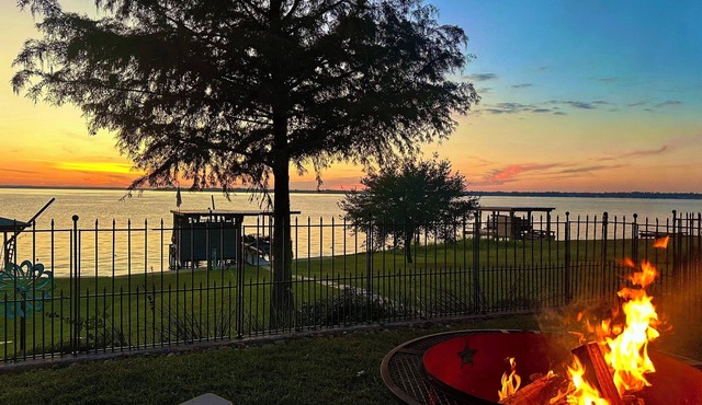Lakefront Getaway on Lake Livingston, Sleeps 18, Dock, Slide & Sunset Views