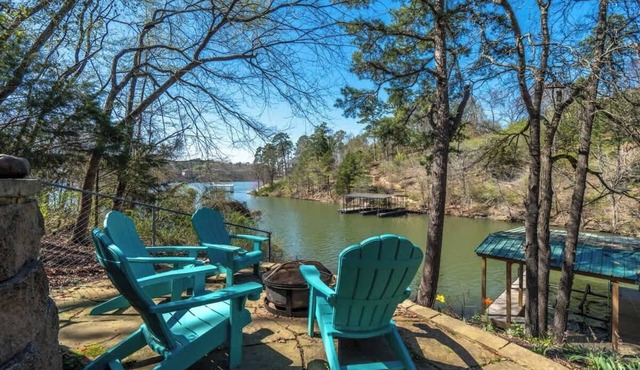 Lakefront Oasis Retreat in Malvern