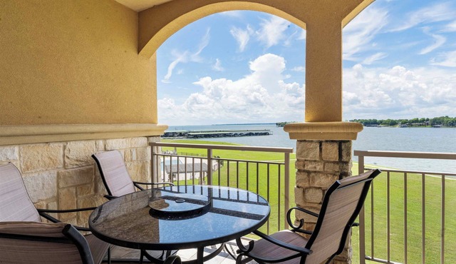 Lakefront Paradise with Stunning Views!