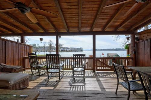 Lakefront Stillwaters Villa w/Deck & Private Dock