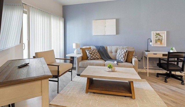 Landing | Chic 1BD, Gym, Pool