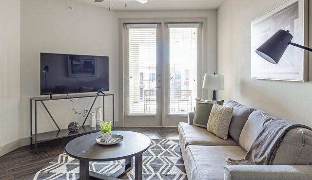 Landing | Chic 1BD, Pool, Gym